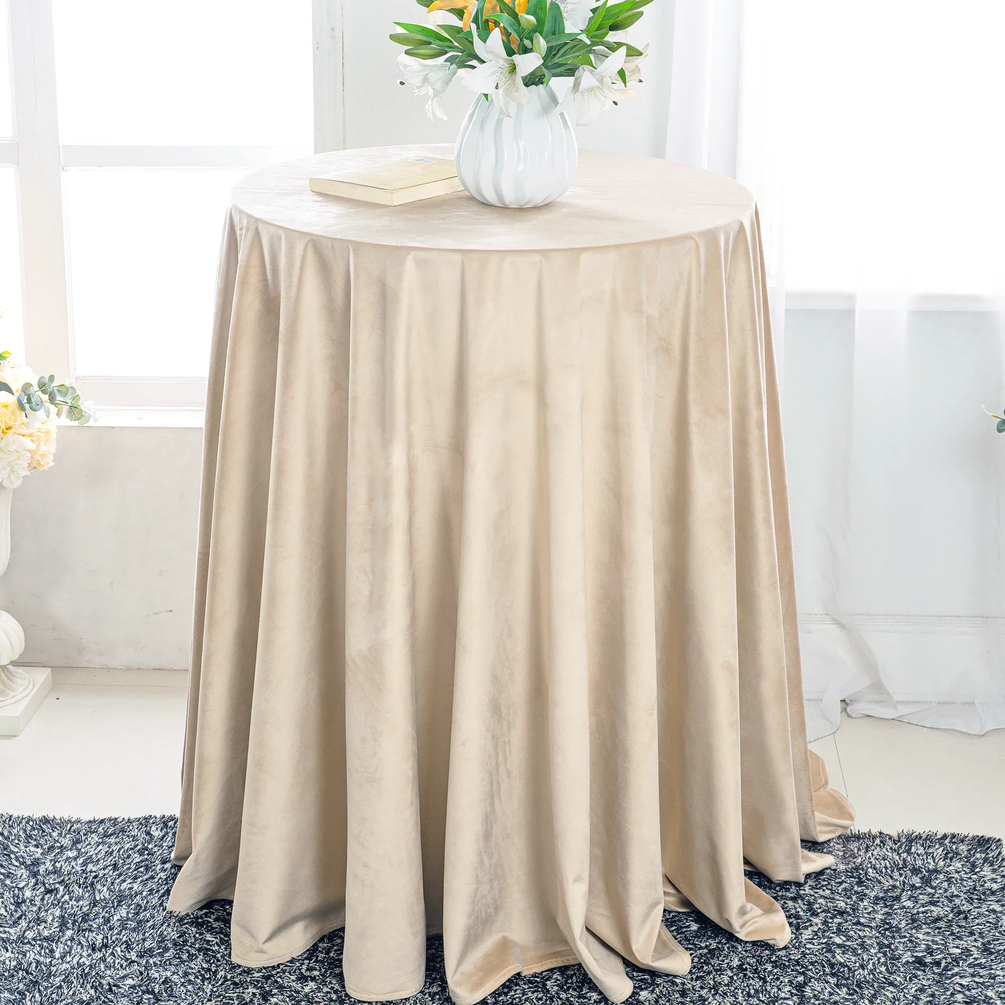 132″ Round Holland Velvet Tablecloth – Champagne (1pc)