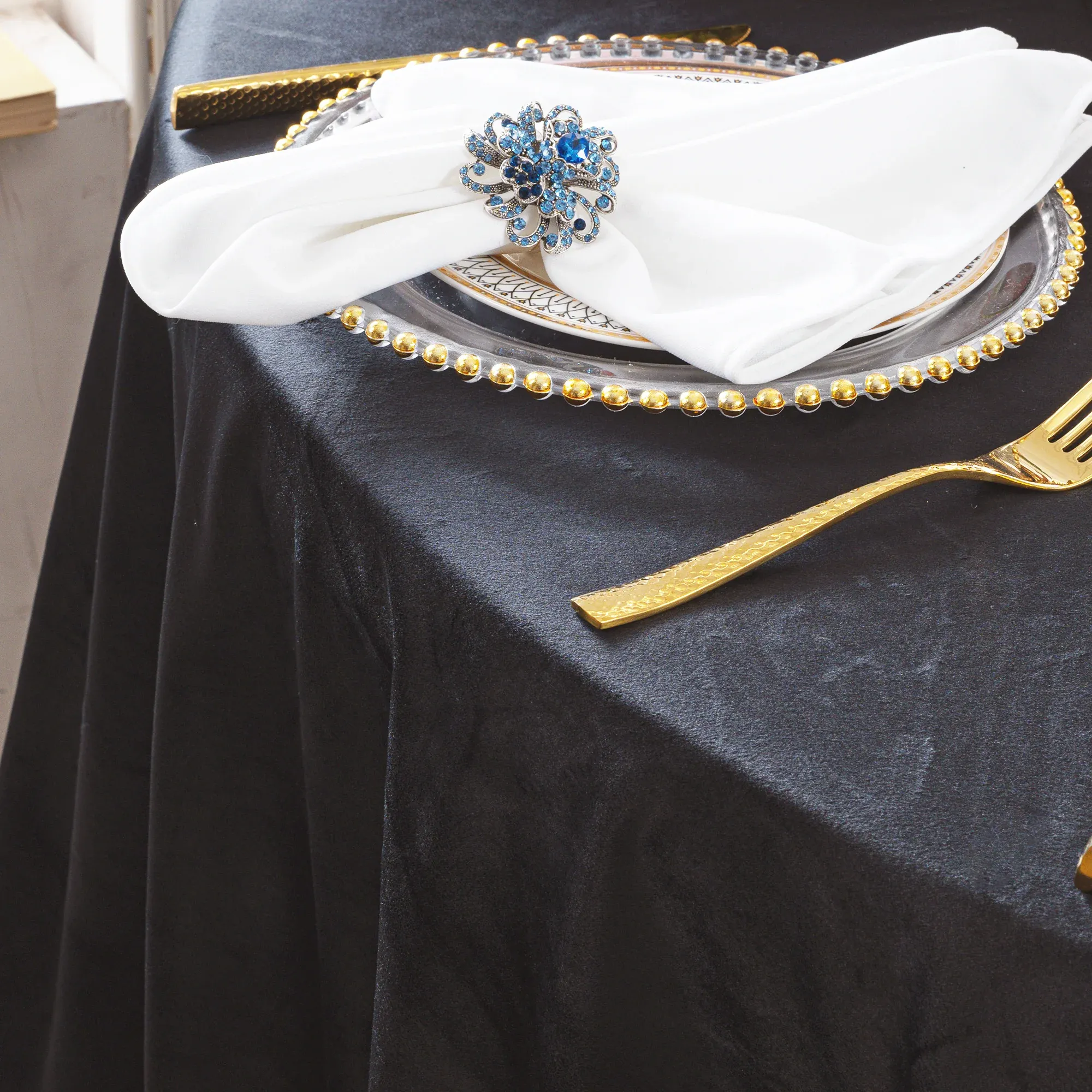 132" Round Holland Velvet Tablecloth - Black (1pc) - Image 3