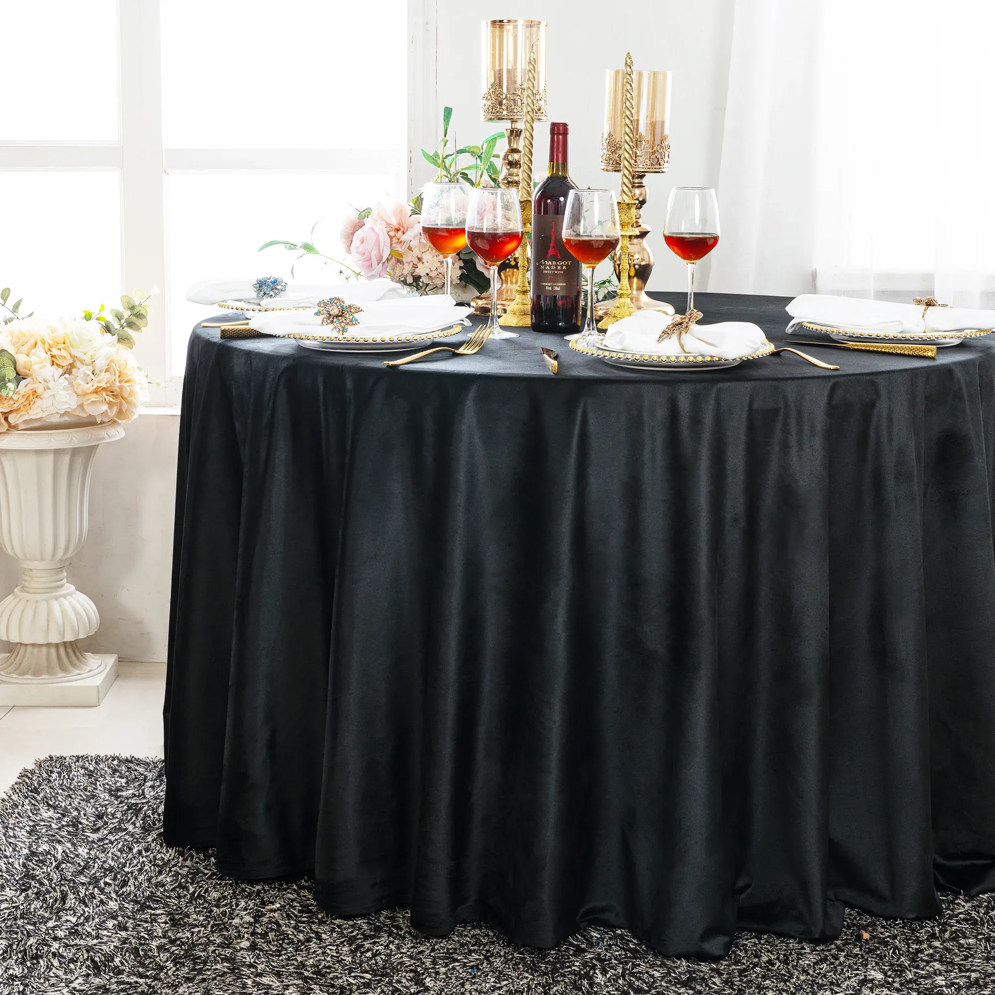132" Round Holland Velvet Tablecloth - Black (1pc)