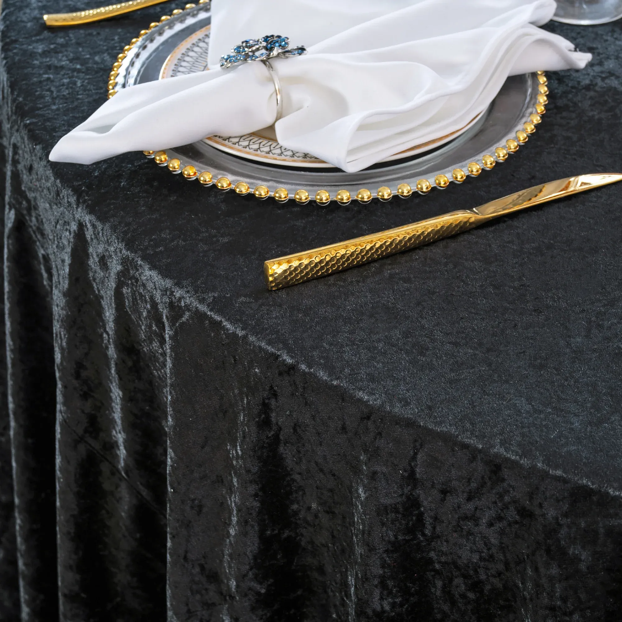 120″ Round Ice Crushed Velvet (200 GSM) Tablecloth – Black (1pc)