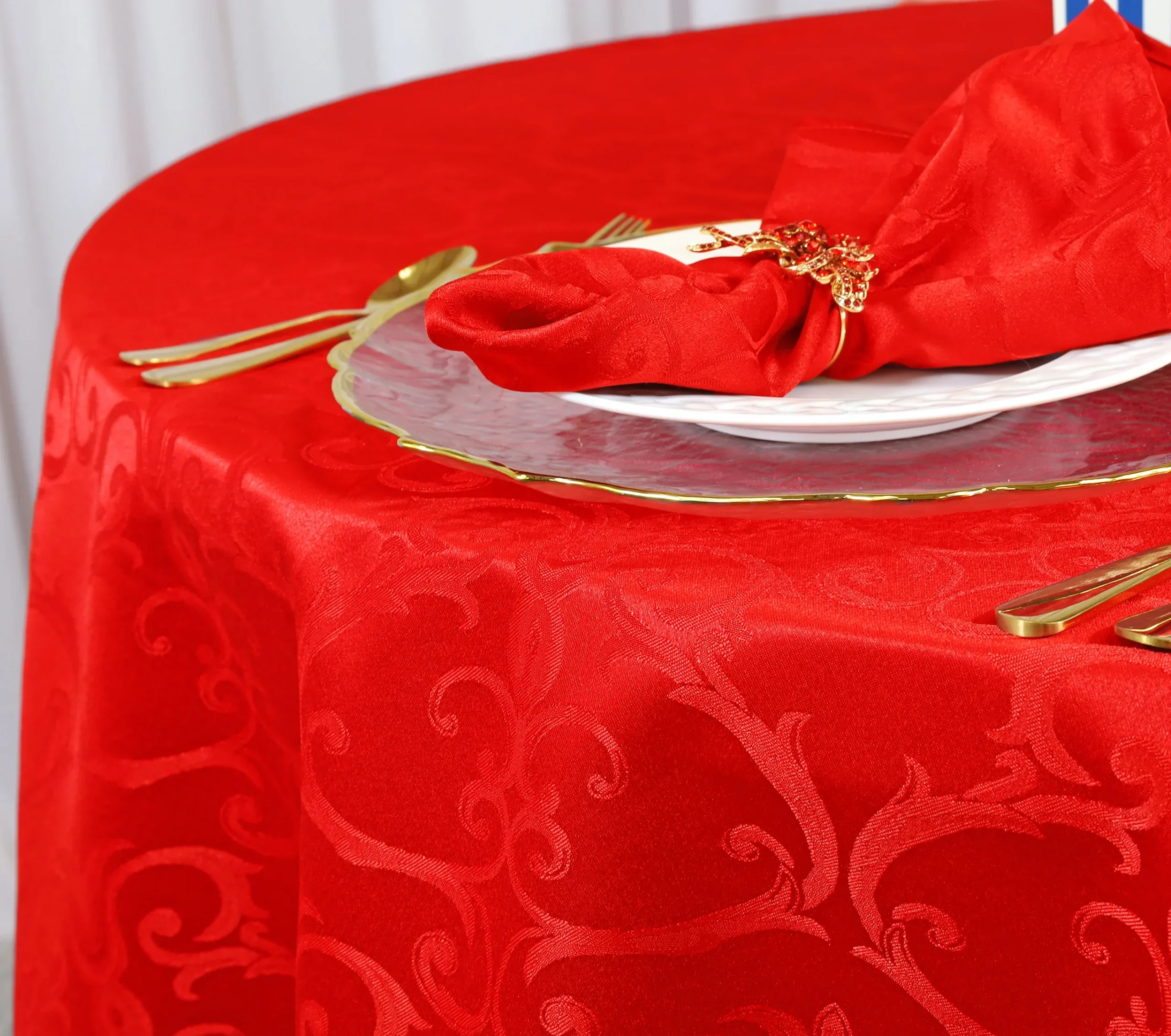 72″x72″ Seamless Square Versailles Chopin Damask Jacquard Polyester (220 GSM) Table Overlay – Red (1pc)