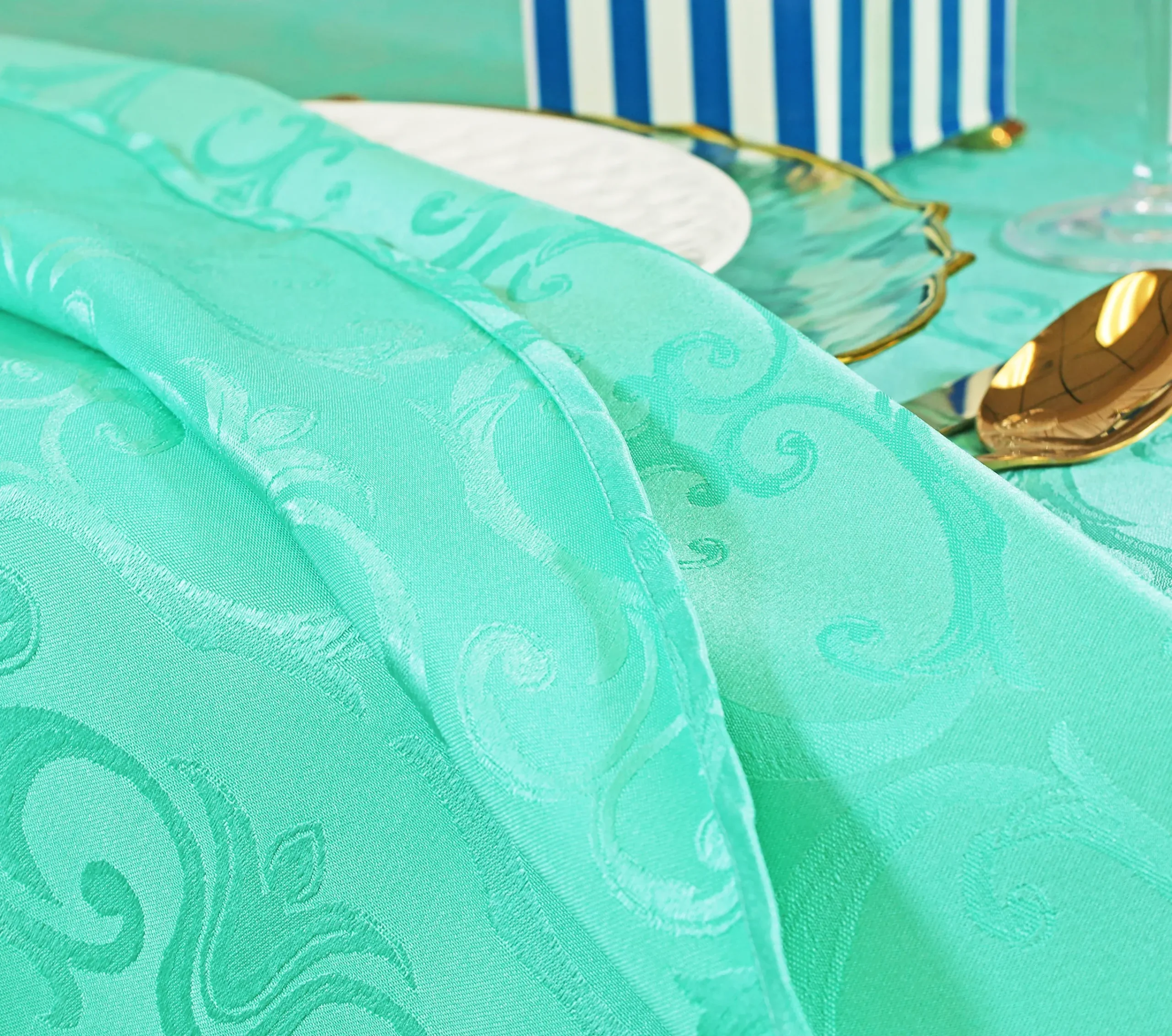 90″x156″ Seamless Rectangular Versailles Chopin Damask Jacquard Polyester (220 GSM) Tablecloth – Tiff Blue/Aqua Blue (1pc)