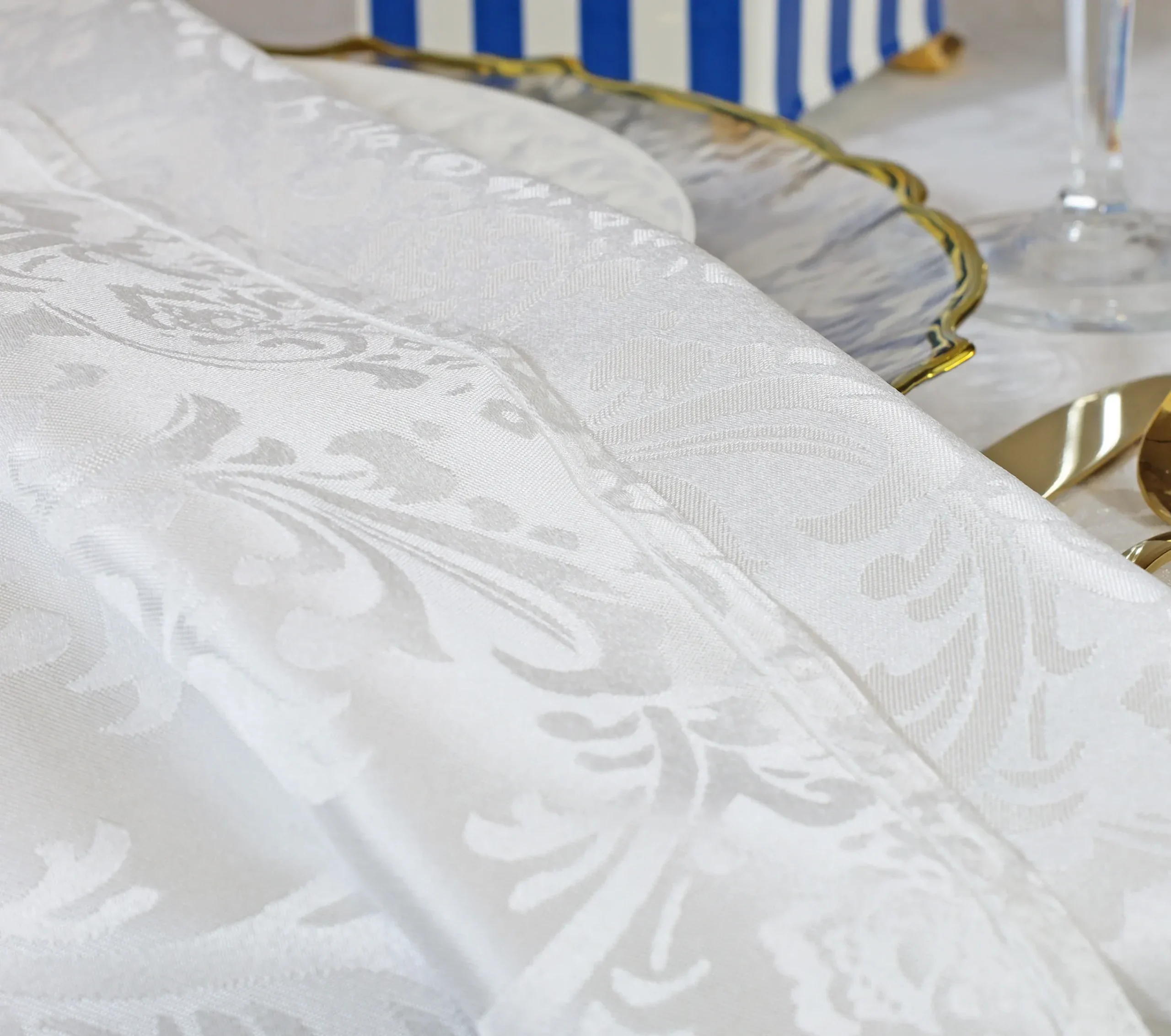 20″x20″ Floral Damask Jacquard Polyester (220 GSM) Napkins – White (10pcs/pk)