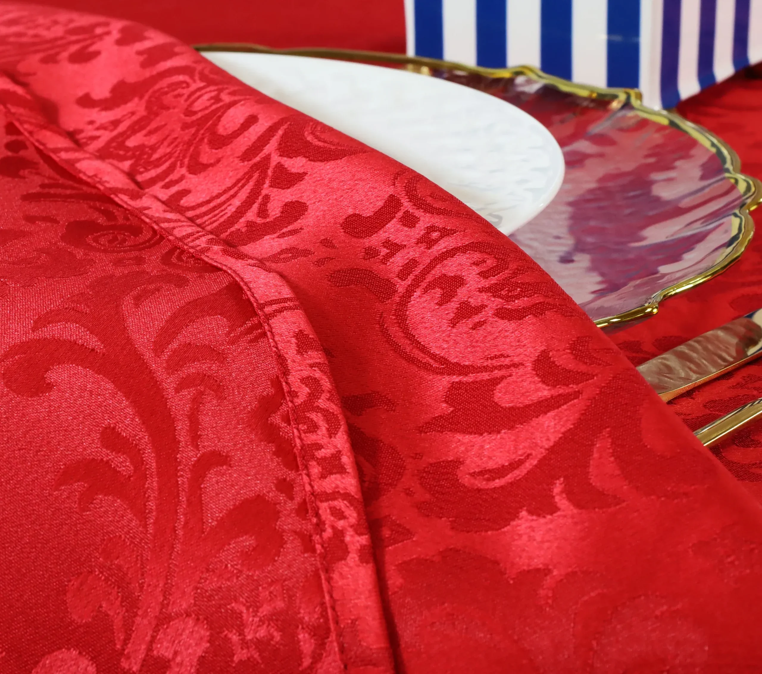 17’x29″ Floral Damask Jacquard Polyester (220 GSM) Table Skirt – Apple Red (1pc)