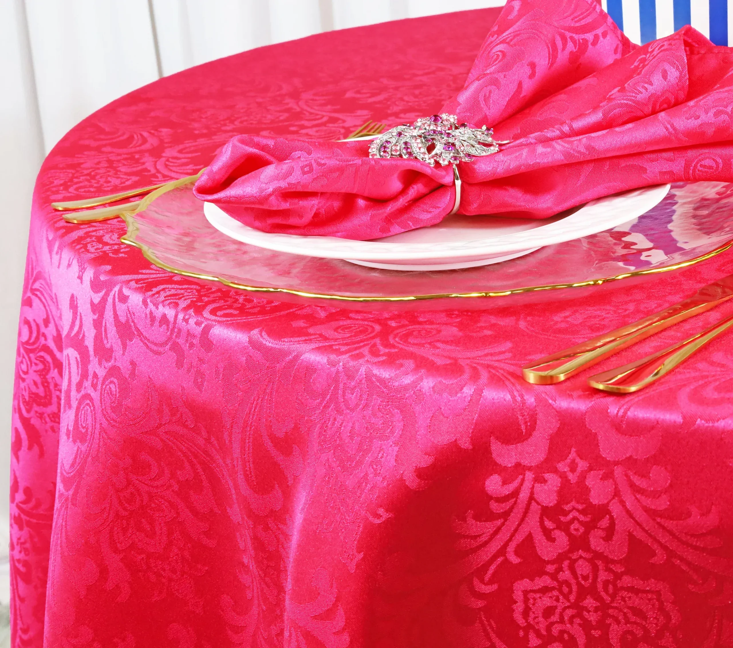 108″ Seamless Round Floral Damask Jacquard Polyester (220 GSM) Tablecloth – Fuchsia (1pc)