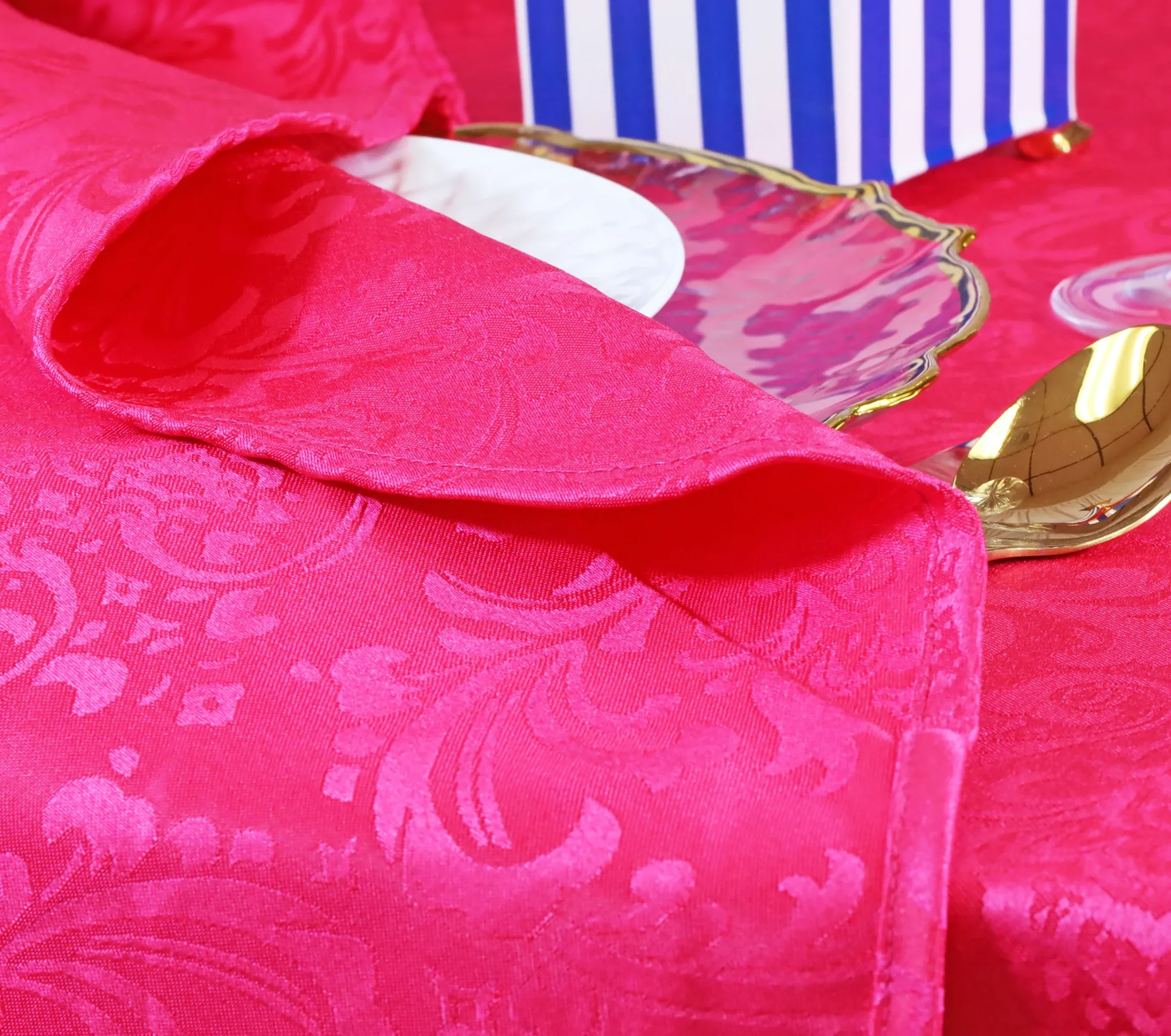 17’x29″ Floral Damask Jacquard Polyester (220 GSM) Table Skirt – Fuchsia (1pc)