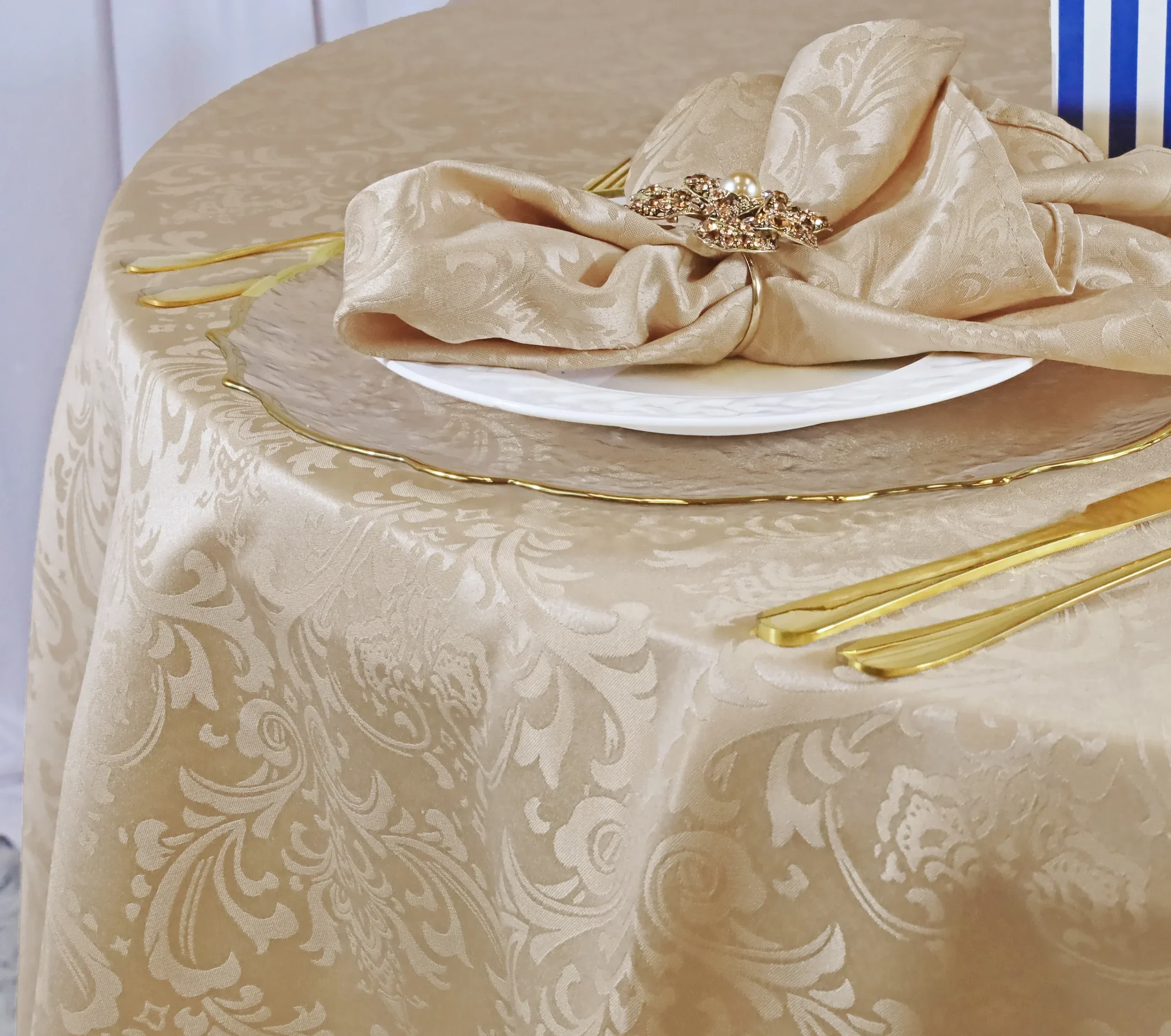 120″ Seamless Round Floral Damask Jacquard Polyester (220 GSM) Tablecloth- Champagne (1pc)