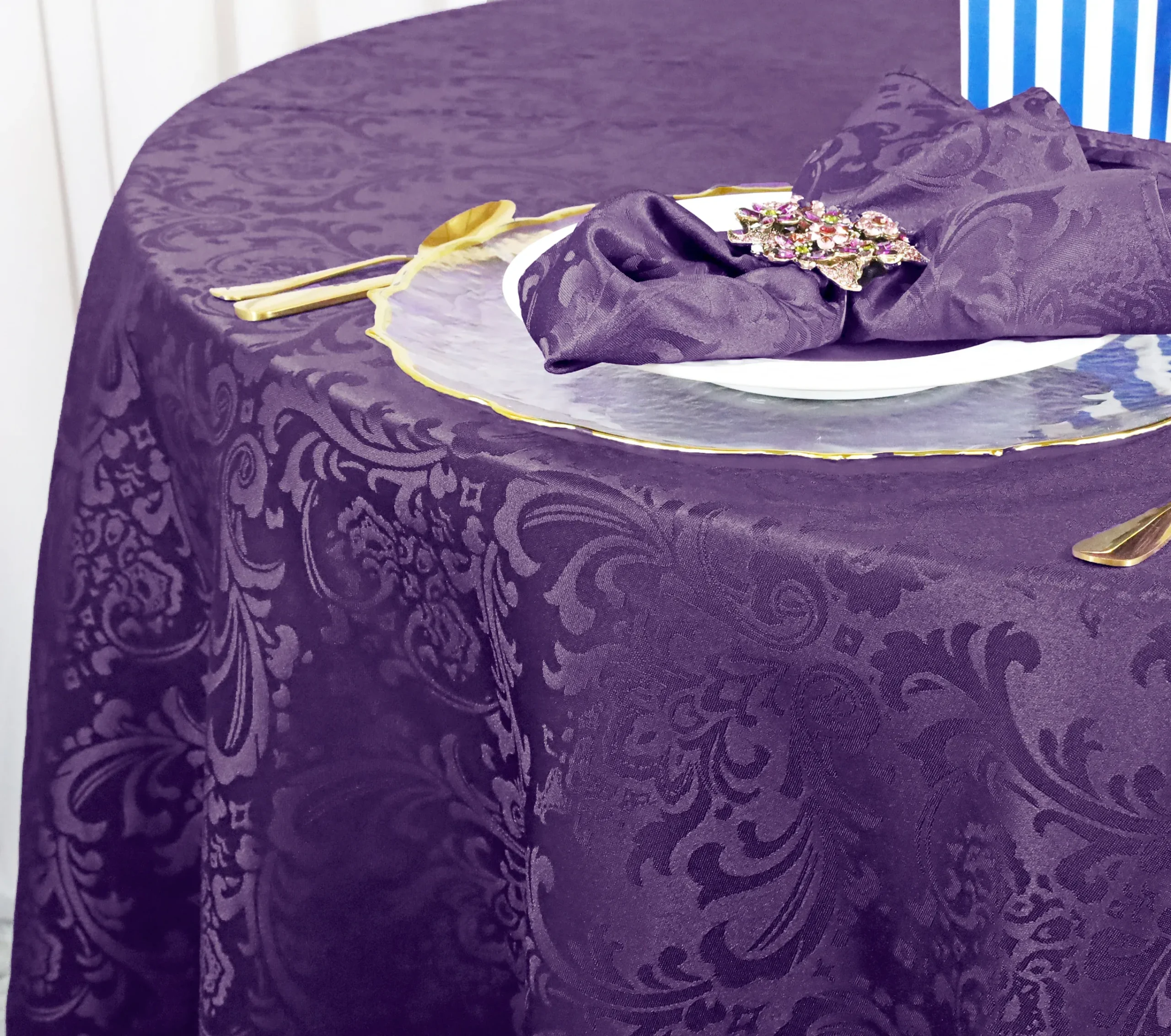 132″ Seamless Round Floral Damask Jacquard Polyester (220 GSM) Tablecloth- Eggplant (1pc)