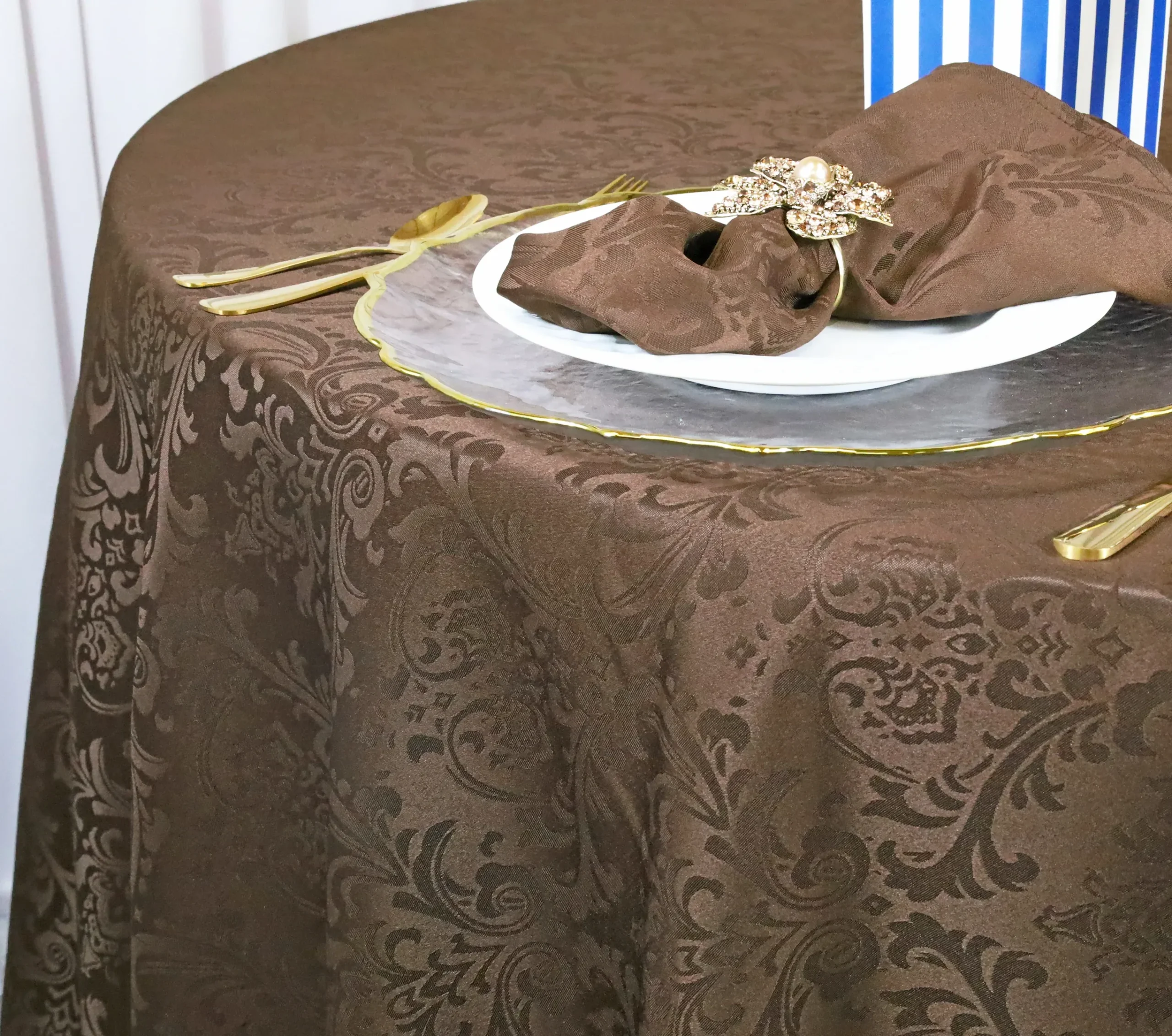 132″ Seamless Round Floral Damask Jacquard Polyester (220 GSM) Tablecloth- Chocolate (1pc)