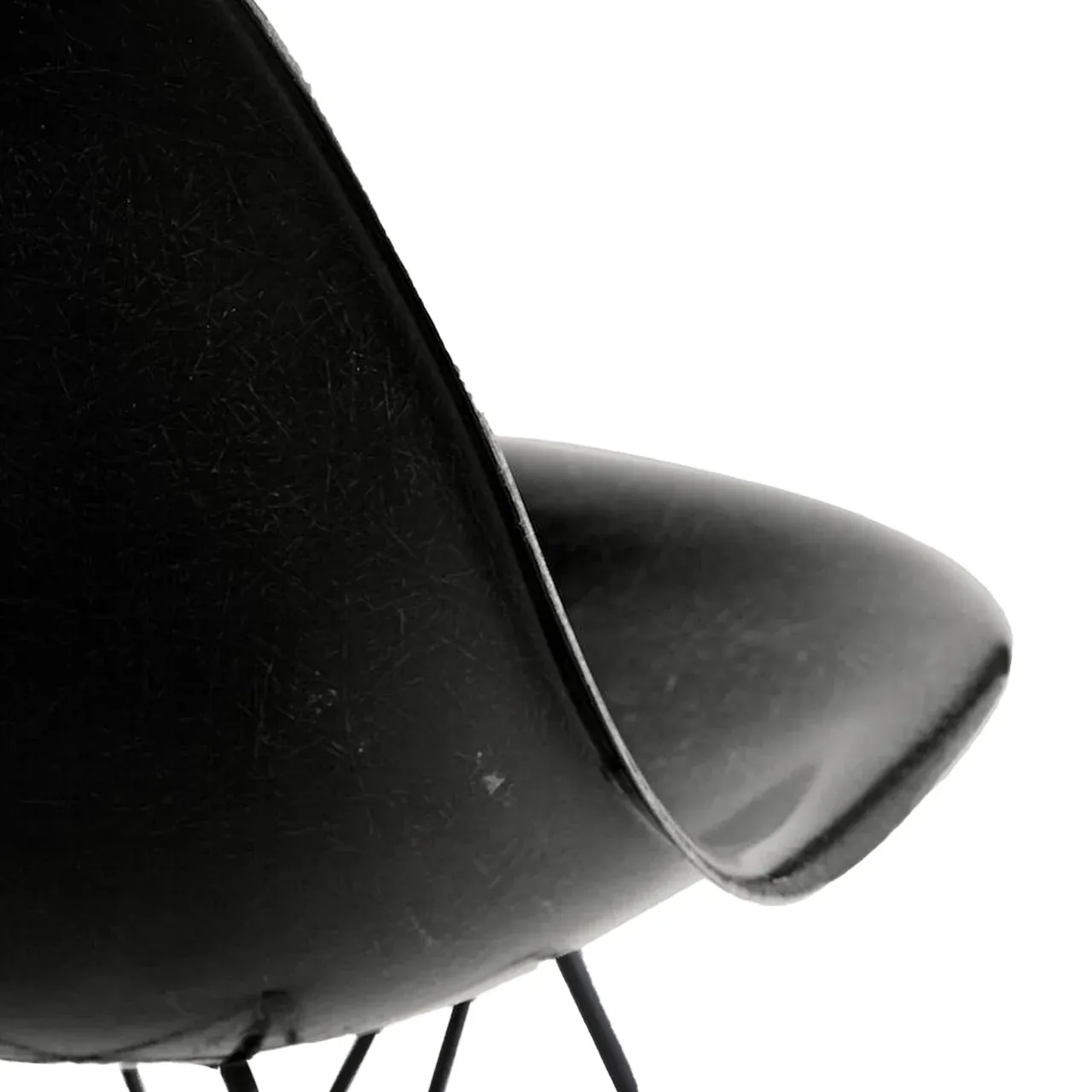 Eames Molded Fiberglass Side Chair